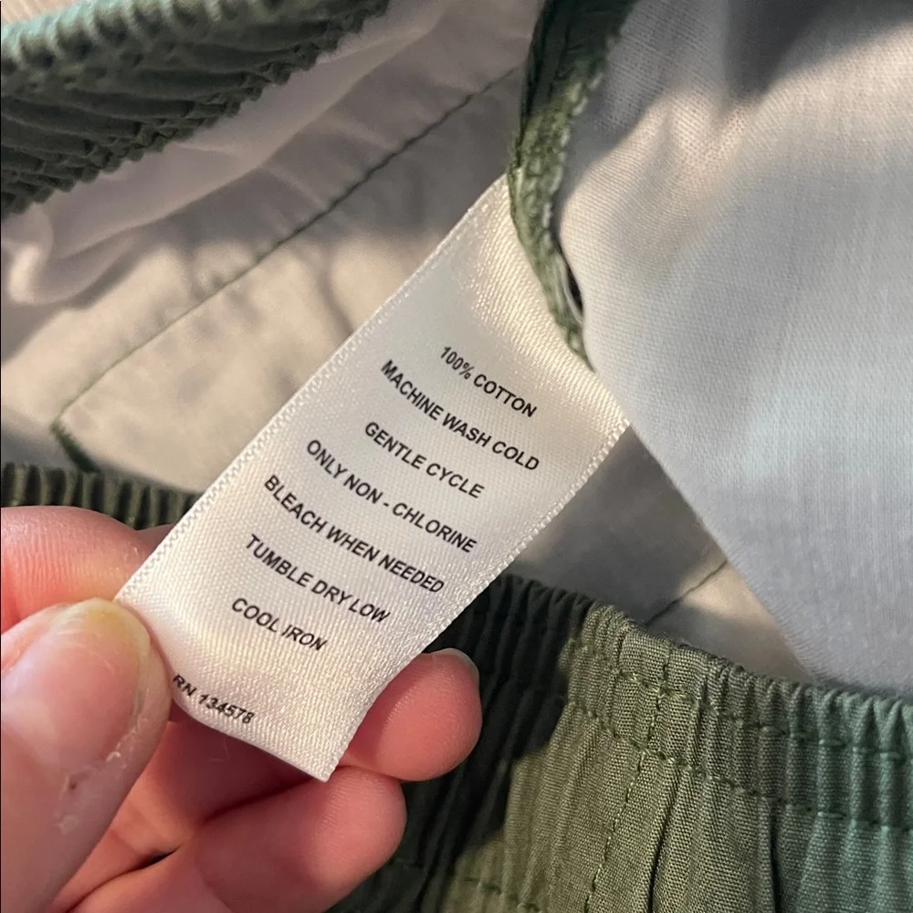 Vineyard Vines stylish olive